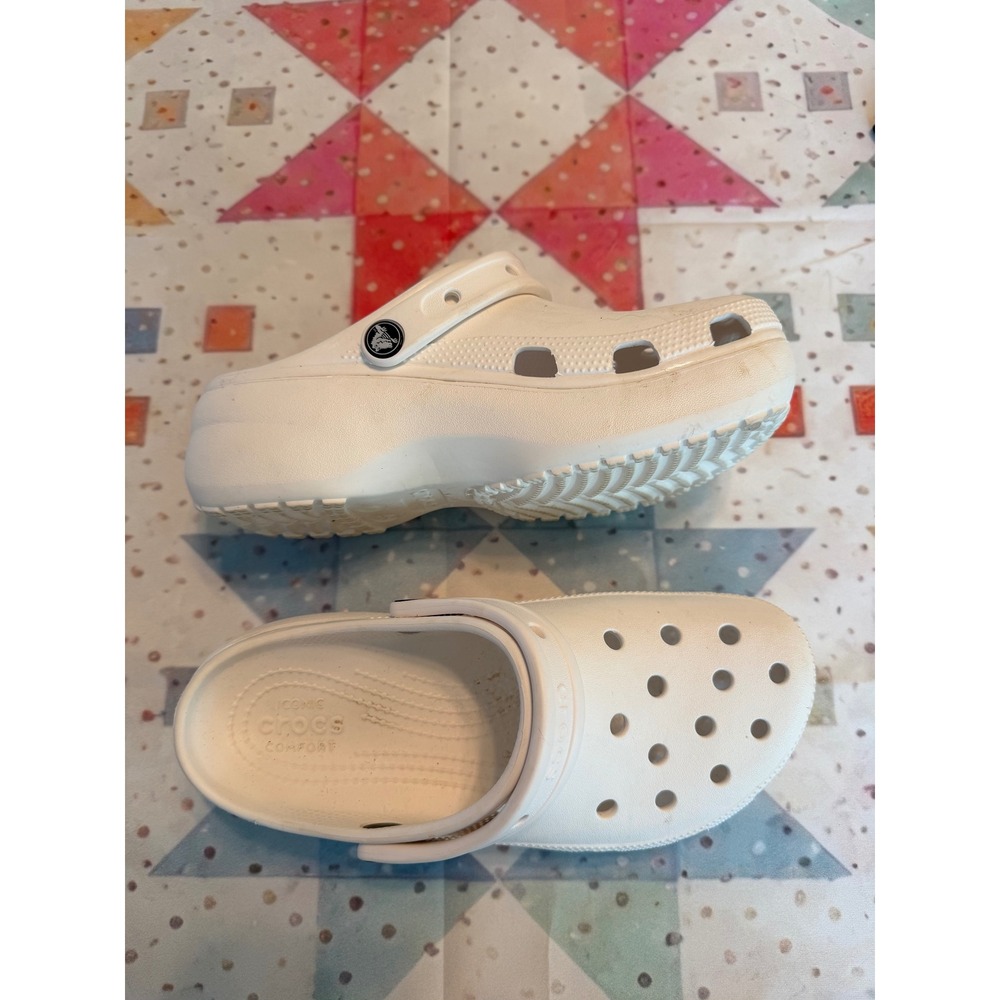 Crocs Classic Platform Clogs White Womens Size 8 Elevated Comfort Shoes